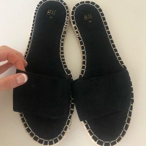 ‼️SOLD‼️Black espadrille slides
